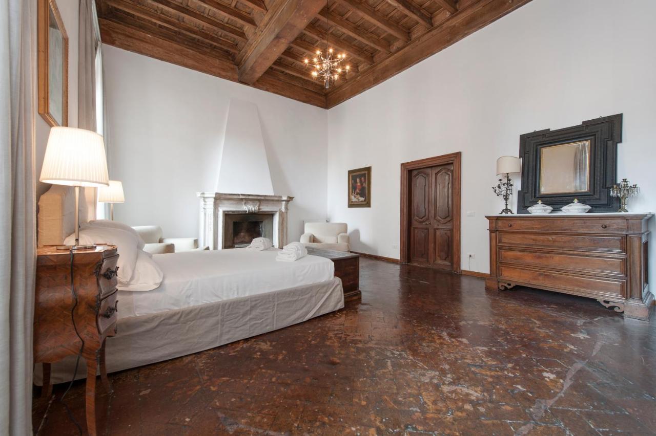 Ancient Palace In Downtown Appartamento *