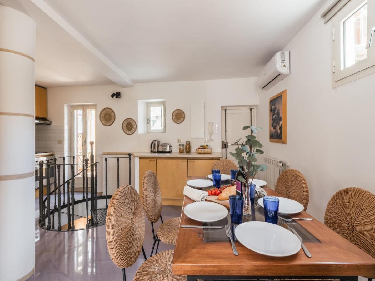 The Rent - Two-bedroom With Terrace Near Trevi Fountain Roma