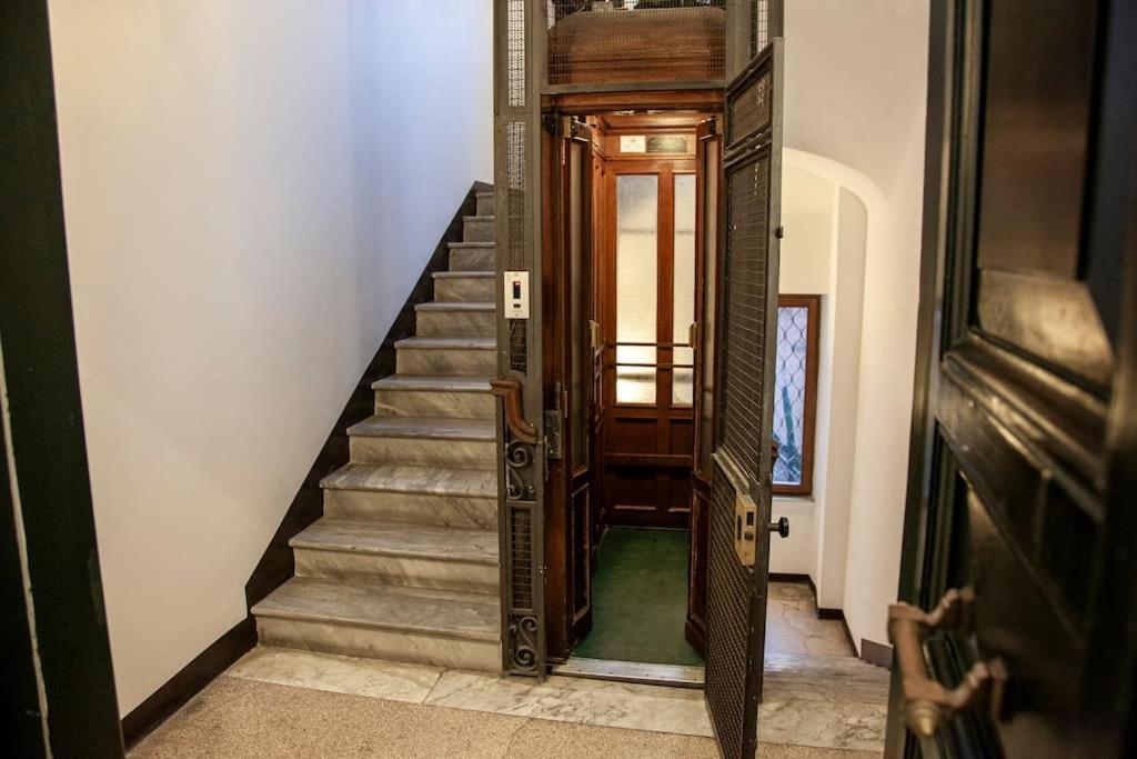 Peaceful In Piazza Venezia's Alleys Apartment Rom