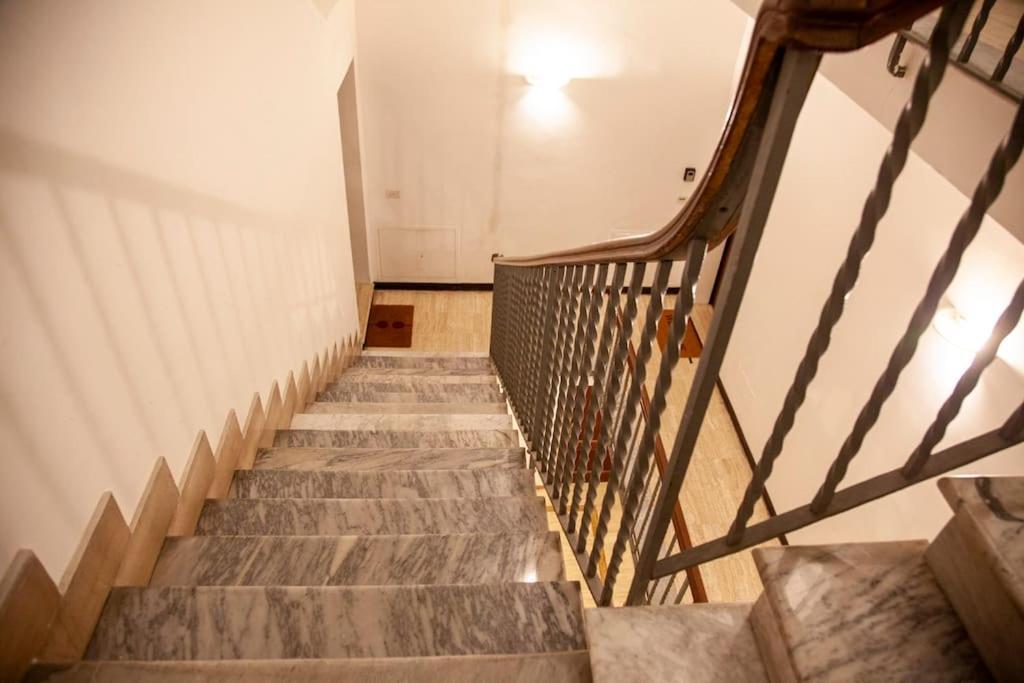 Peaceful In Piazza Venezia's Alleys Apartment