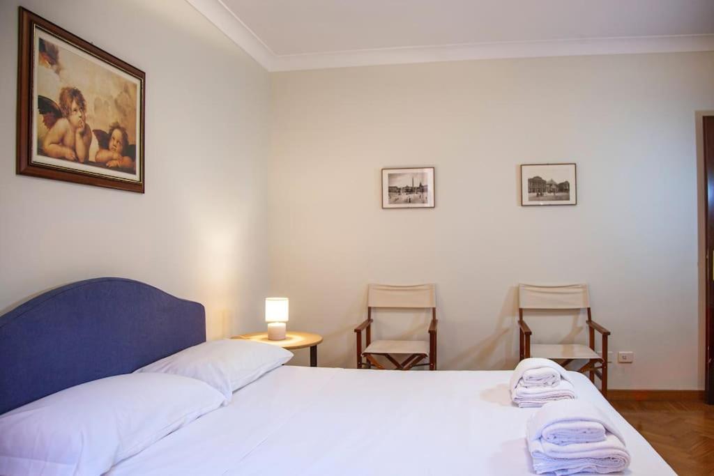 Peaceful In Piazza Venezia's Alleys Apartment Rom
