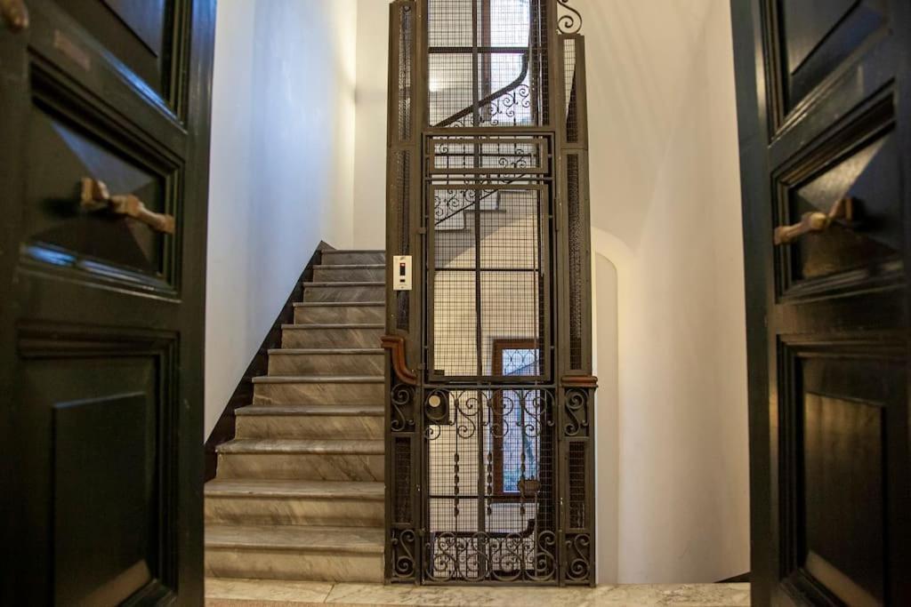 Apartment Peaceful In Piazza Venezia's Alleys Rom