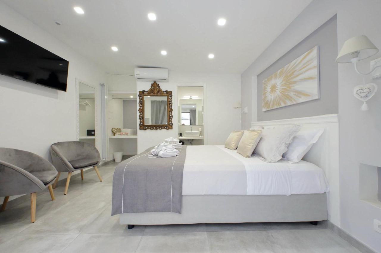 Roman Holiday Suites Guest house *