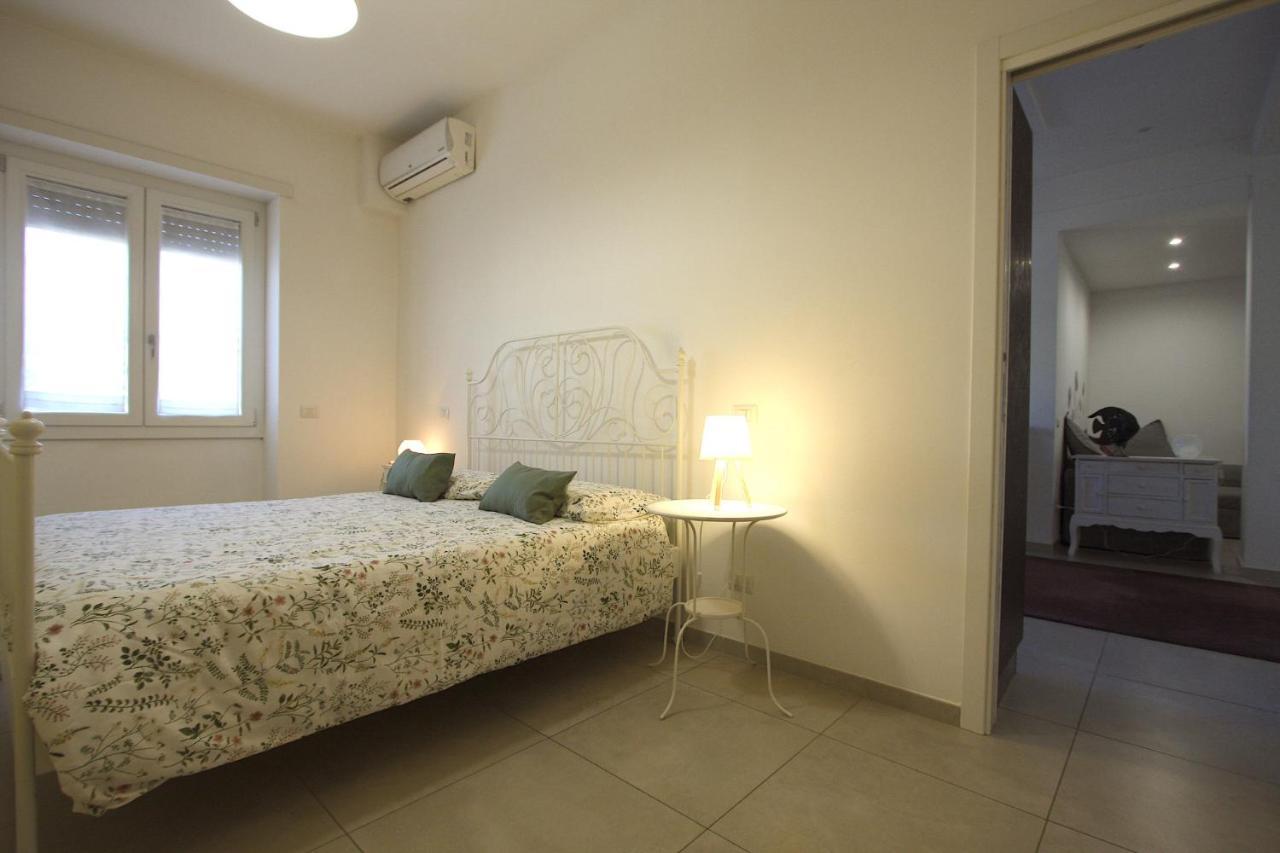 Piramide House * Roma