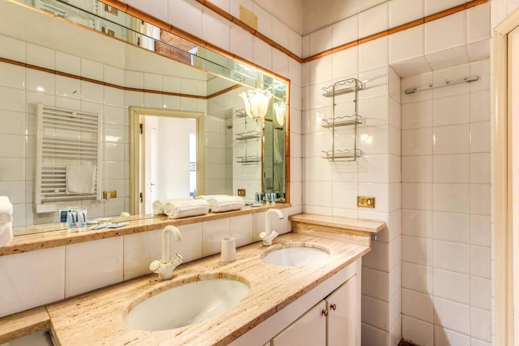 Apartment Flat With Lovely Views Near Piazza Navona
