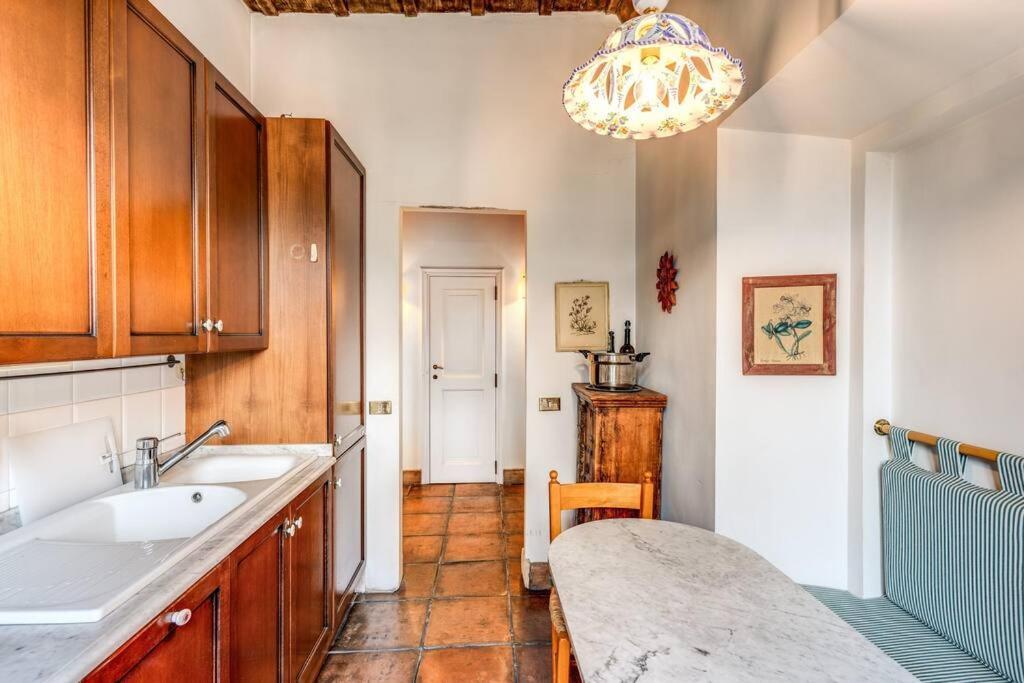 Apartment Flat With Lovely Views Near Piazza Navona
