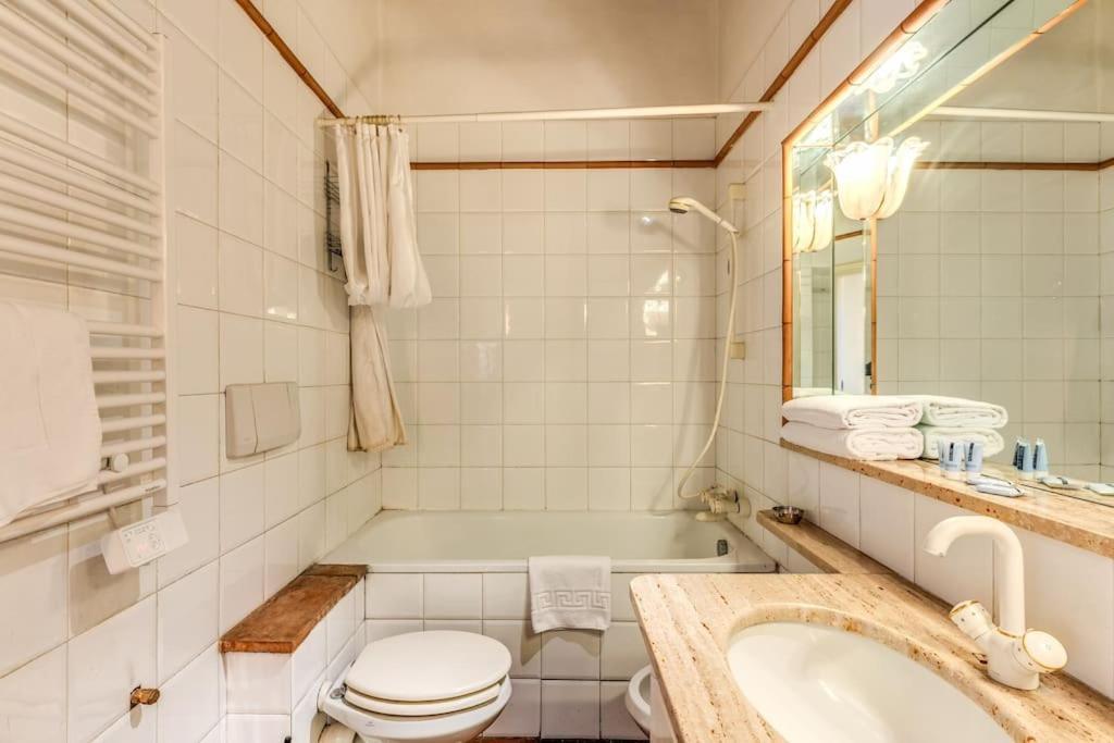 Flat With Lovely Views Near Piazza Navona *