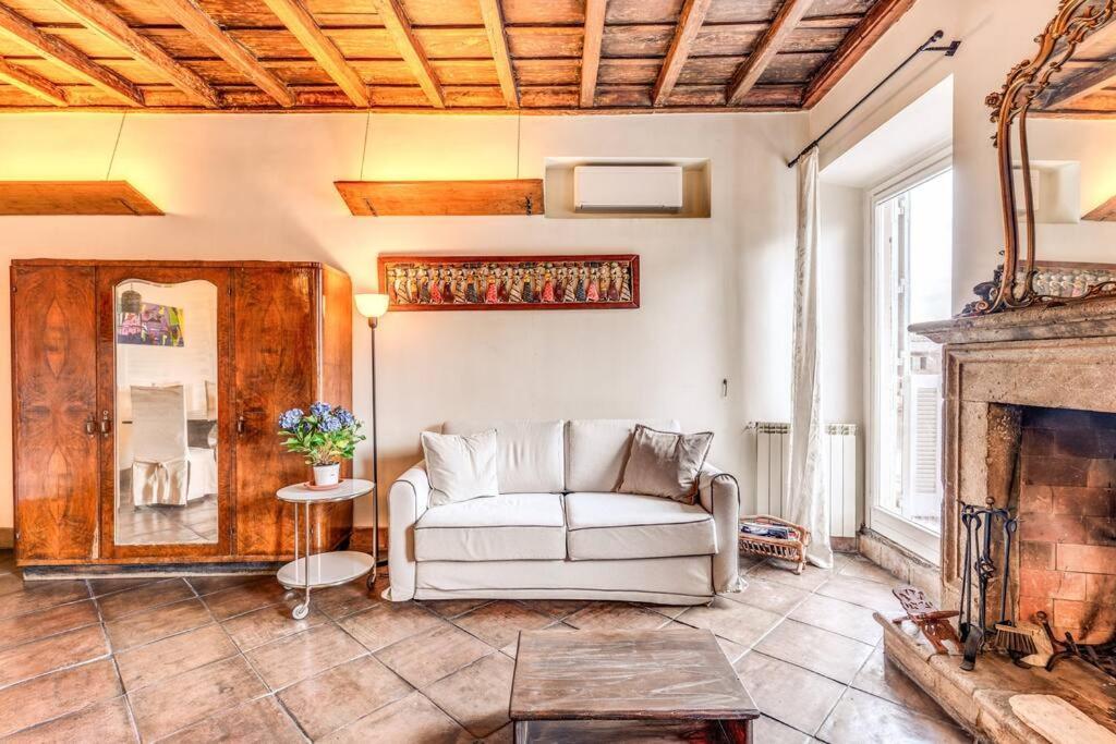 Flat With Lovely Views Near Piazza Navona * Rome