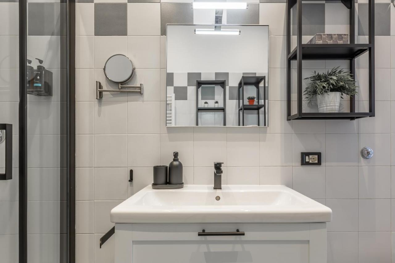 Imperium House - Con Giardino Privato, 3 Minuti Da Metro Piazza Bologna, A-c, Apartment Rome