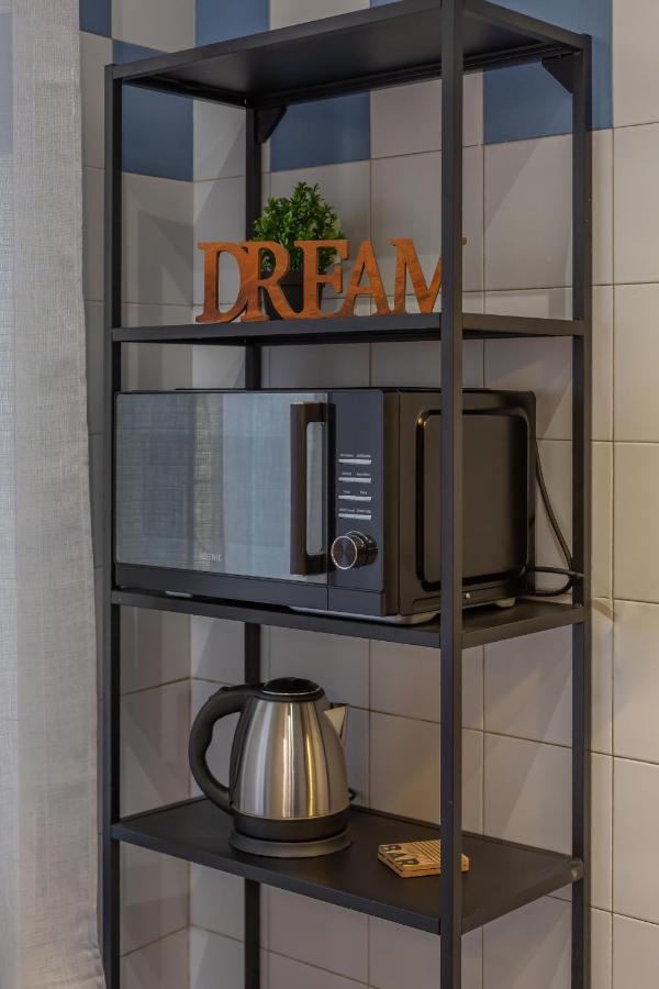 Appartamento Imperium House - Con Giardino Privato, 3 Minuti Da Metro Piazza Bologna, A-c, Roma