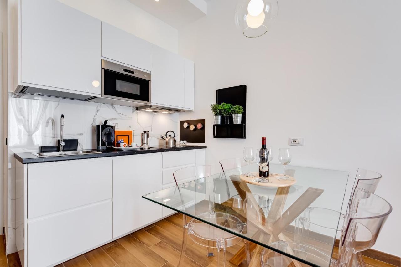 Lovely Two-room In The Center Of Rom
