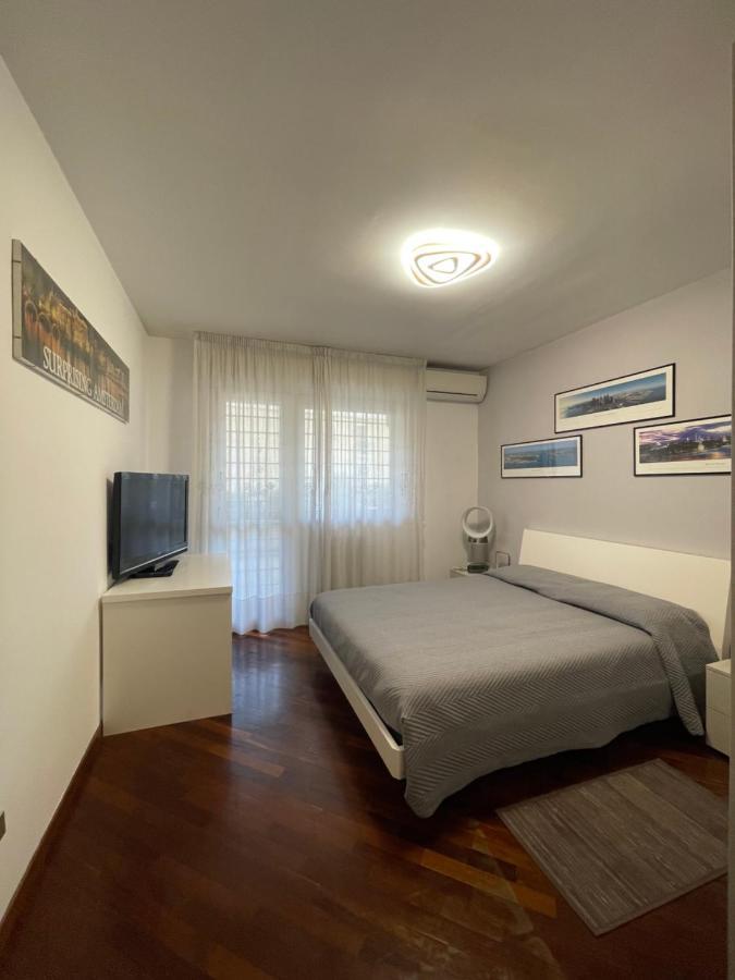 Quarto em Acomodações Particulares Stanza Eur Tintoretto *