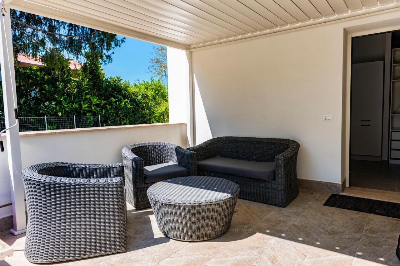White Veio Apartment Rom