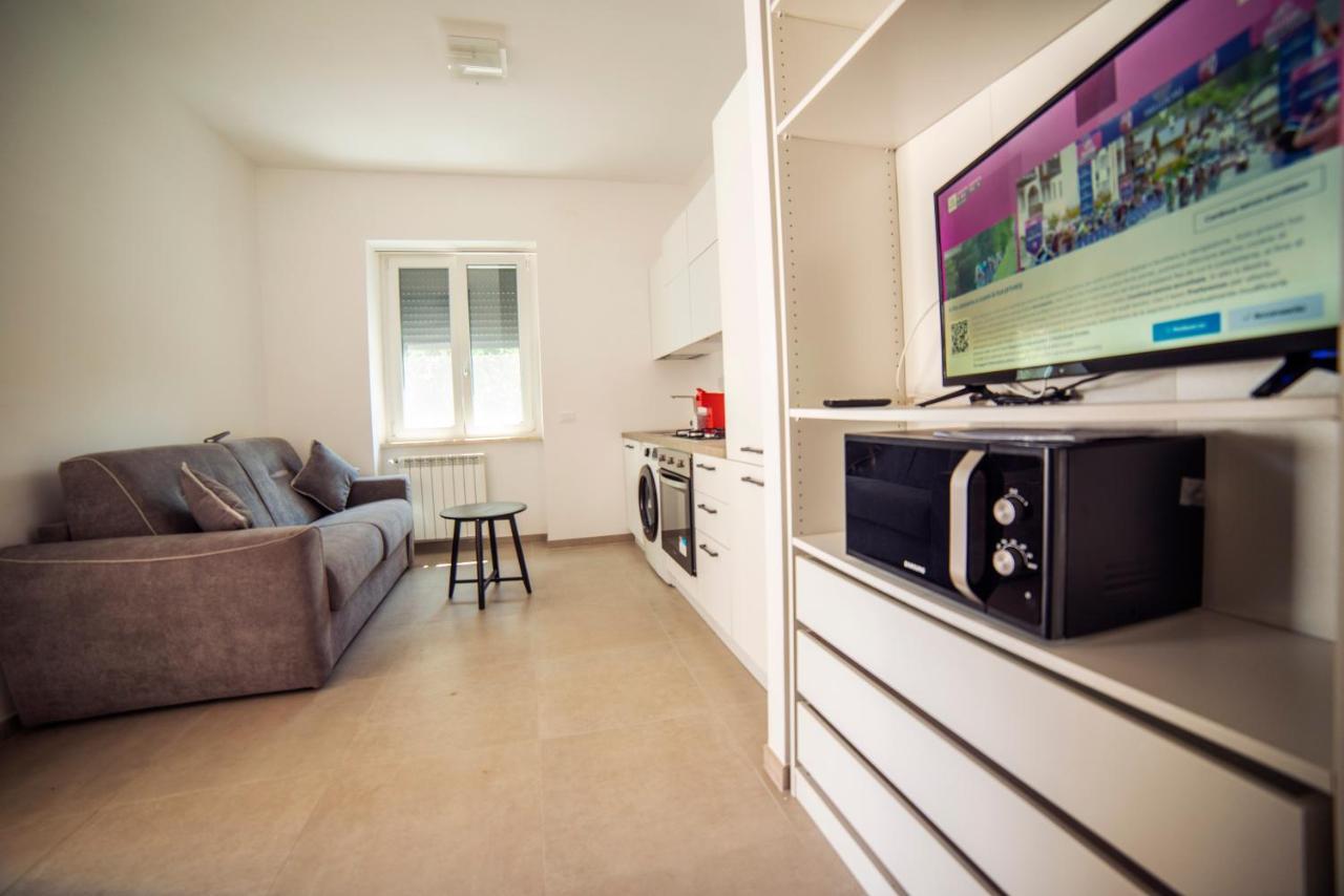 White Veio Apartment Rom