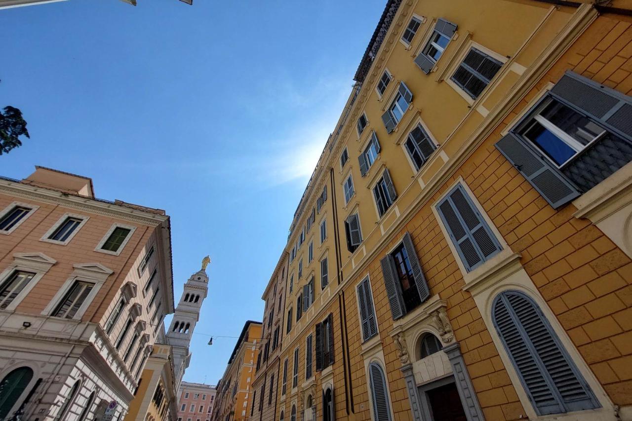 Piccola Piazza Della Liberta