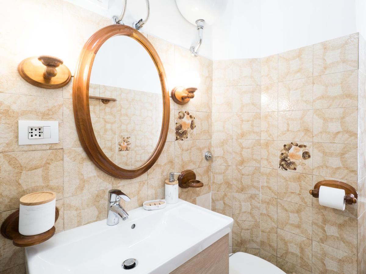 {2 Steps From The Colosseum} Free Wi-fi & Netflix Apartamento
