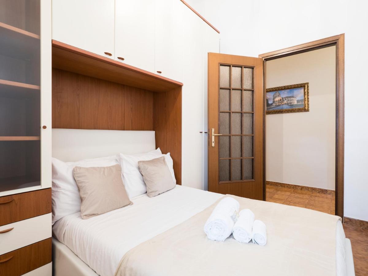 {2 Steps From The Colosseum} Free Wi-fi & Netflix Apartamento