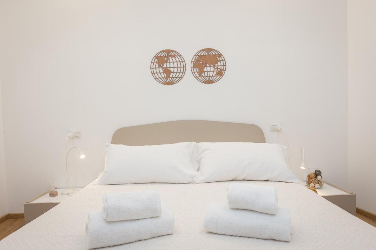 Colosseum Holidays - Three-bedroom Rome