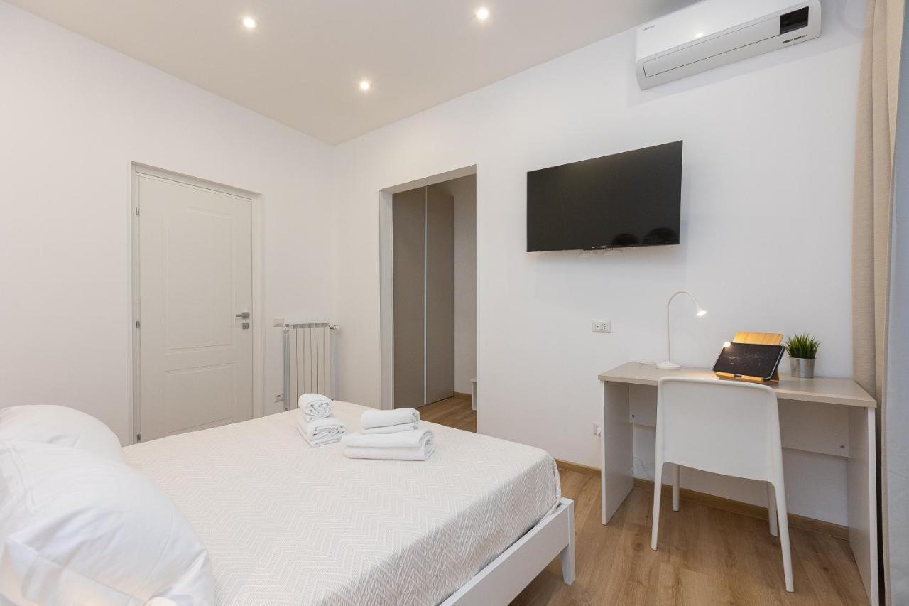 Colosseum Holidays - Three-bedroom Rome