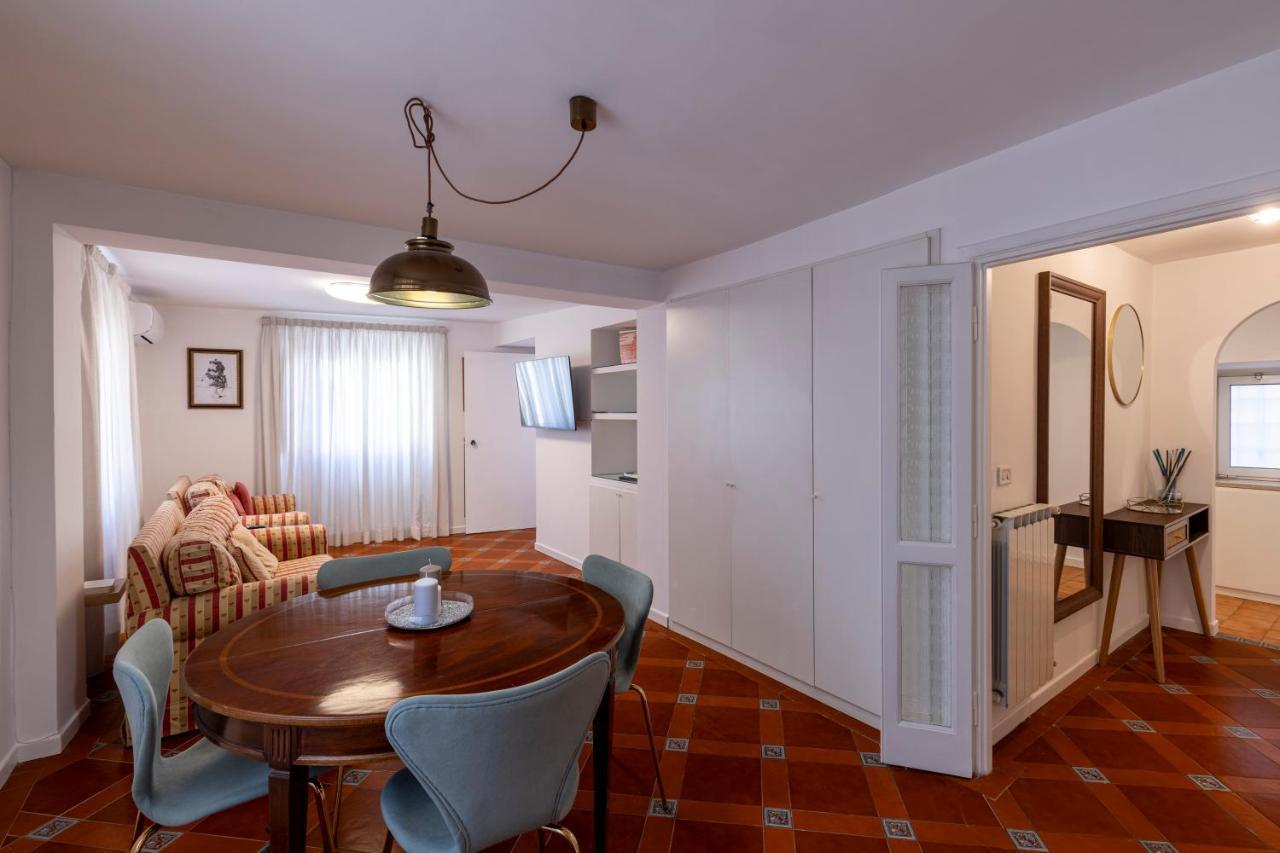 Parlamento Luxury Apartment *