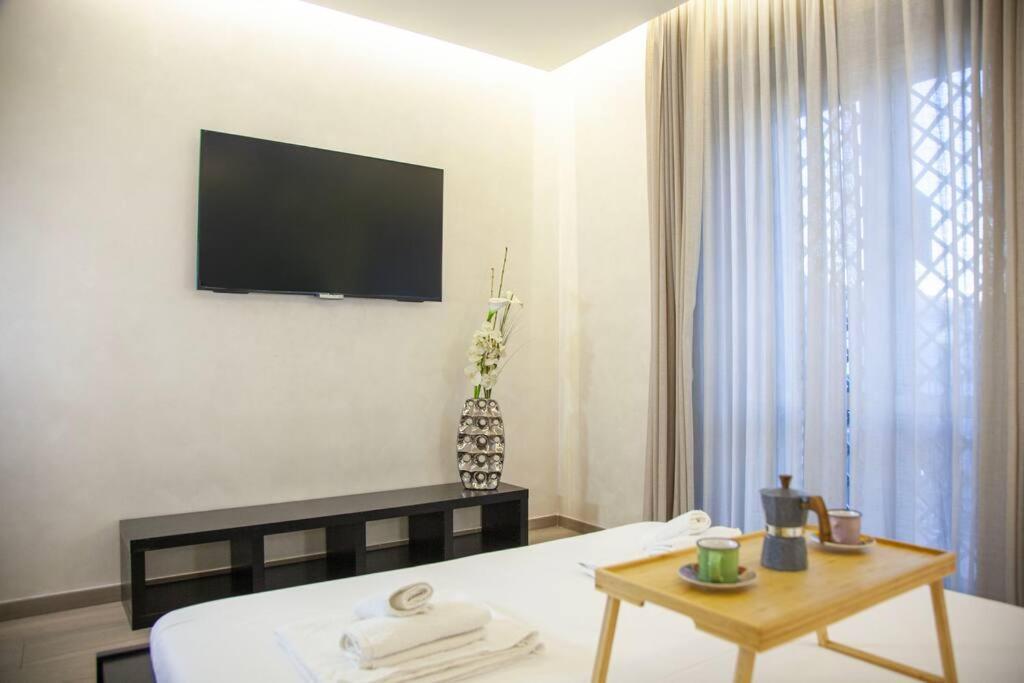 Chic And Elegant Near Metro Station * Rom