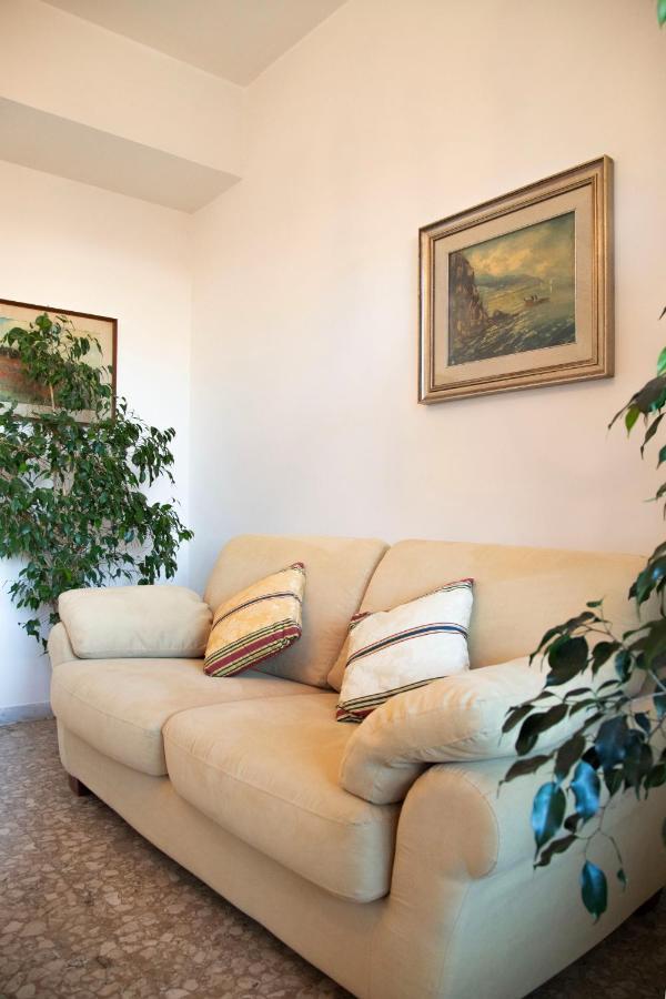 Aurelia Loris House *
