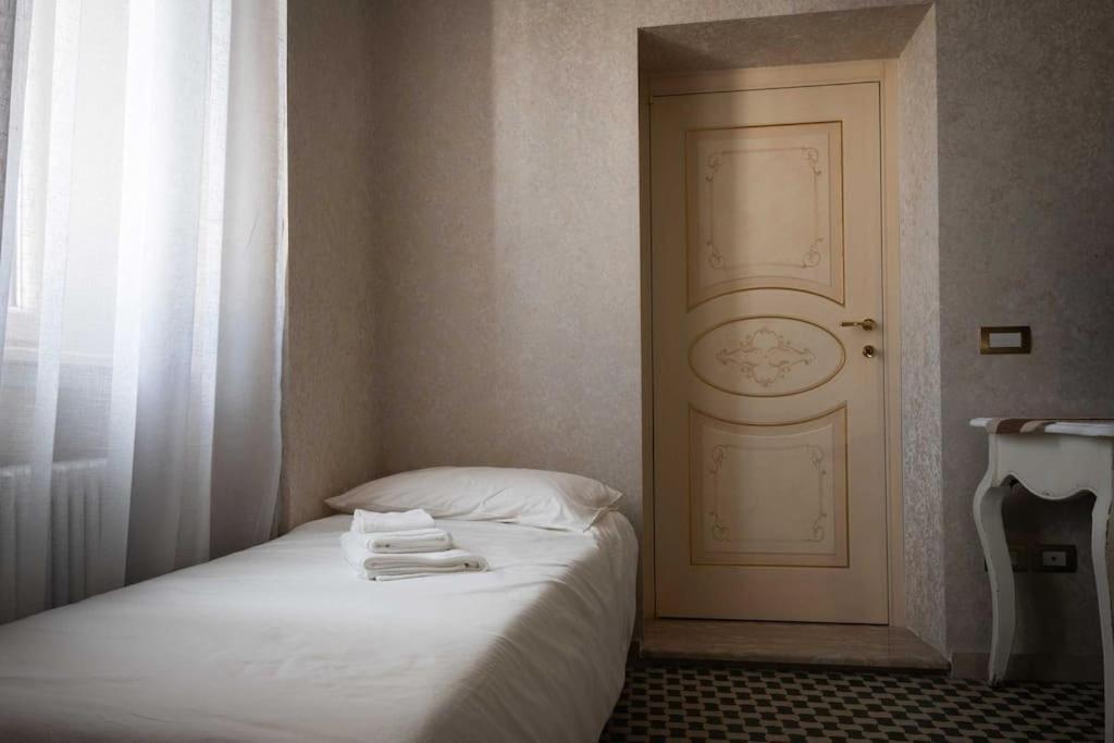 Merulana Penthouse: 5 Minutes Walk From Colosseum * Roma