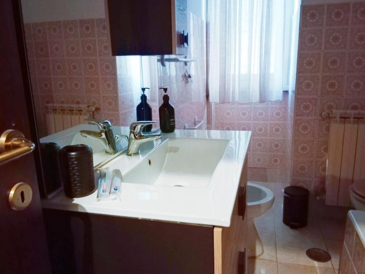 Graziosa Casetta Vicino Alla Metro Apartamento