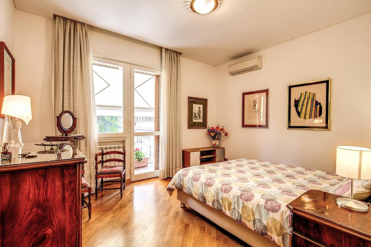 Apartamento Terrazza Piccolomini: Elegant Stunning View Over Rome/st Peter's Dome *