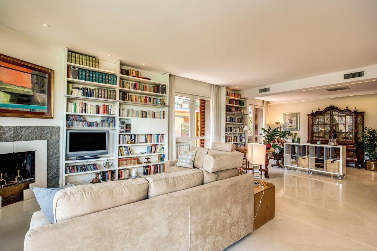 Terrazza Piccolomini: Elegant Stunning View Over Rome/st Peter's Dome Apartamento