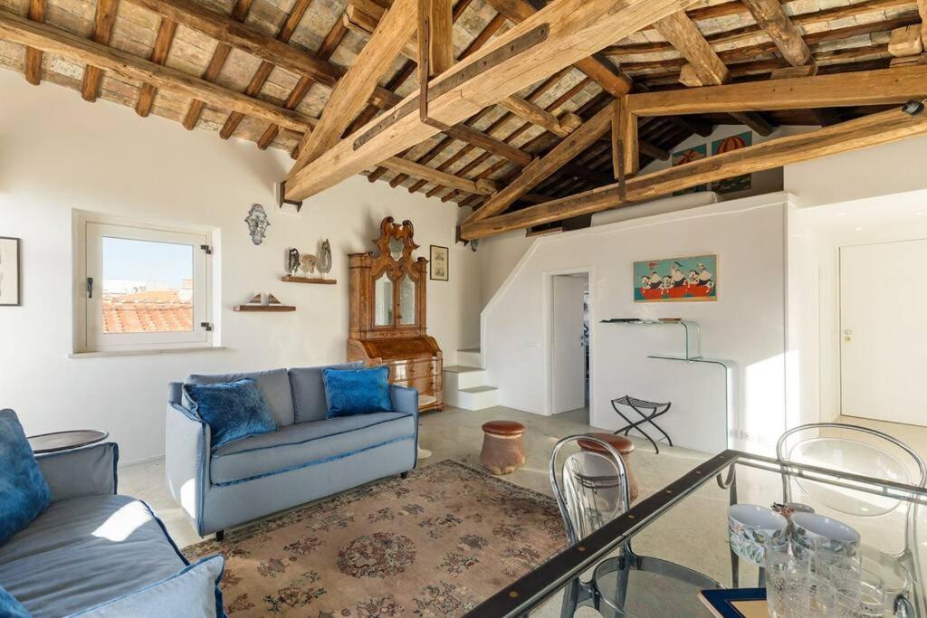 Casa Adriana, A Burghesius