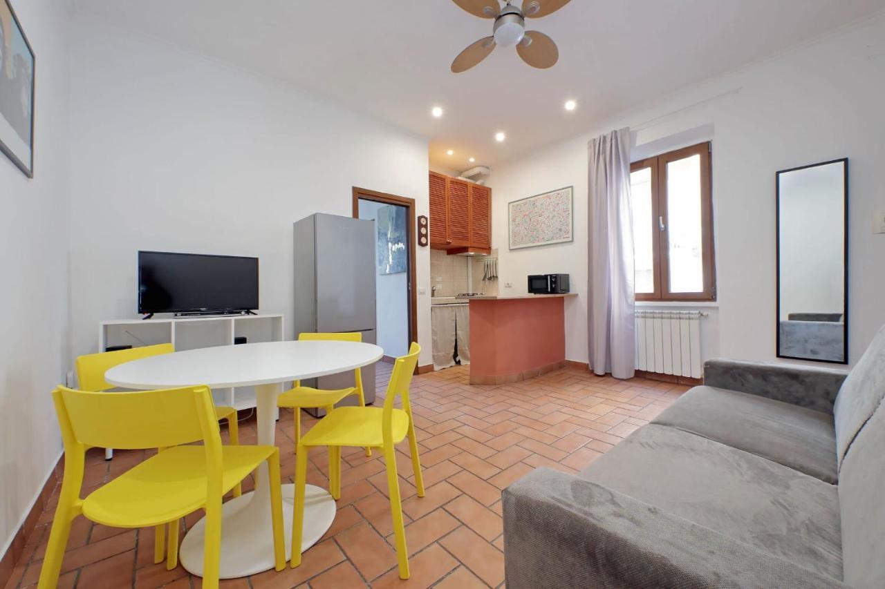 Apartamento Homs In By Halldis Roma
