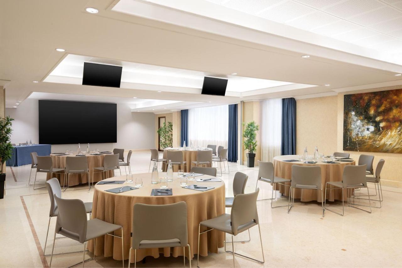 Courtyard By Marriott Park Hotel Roma