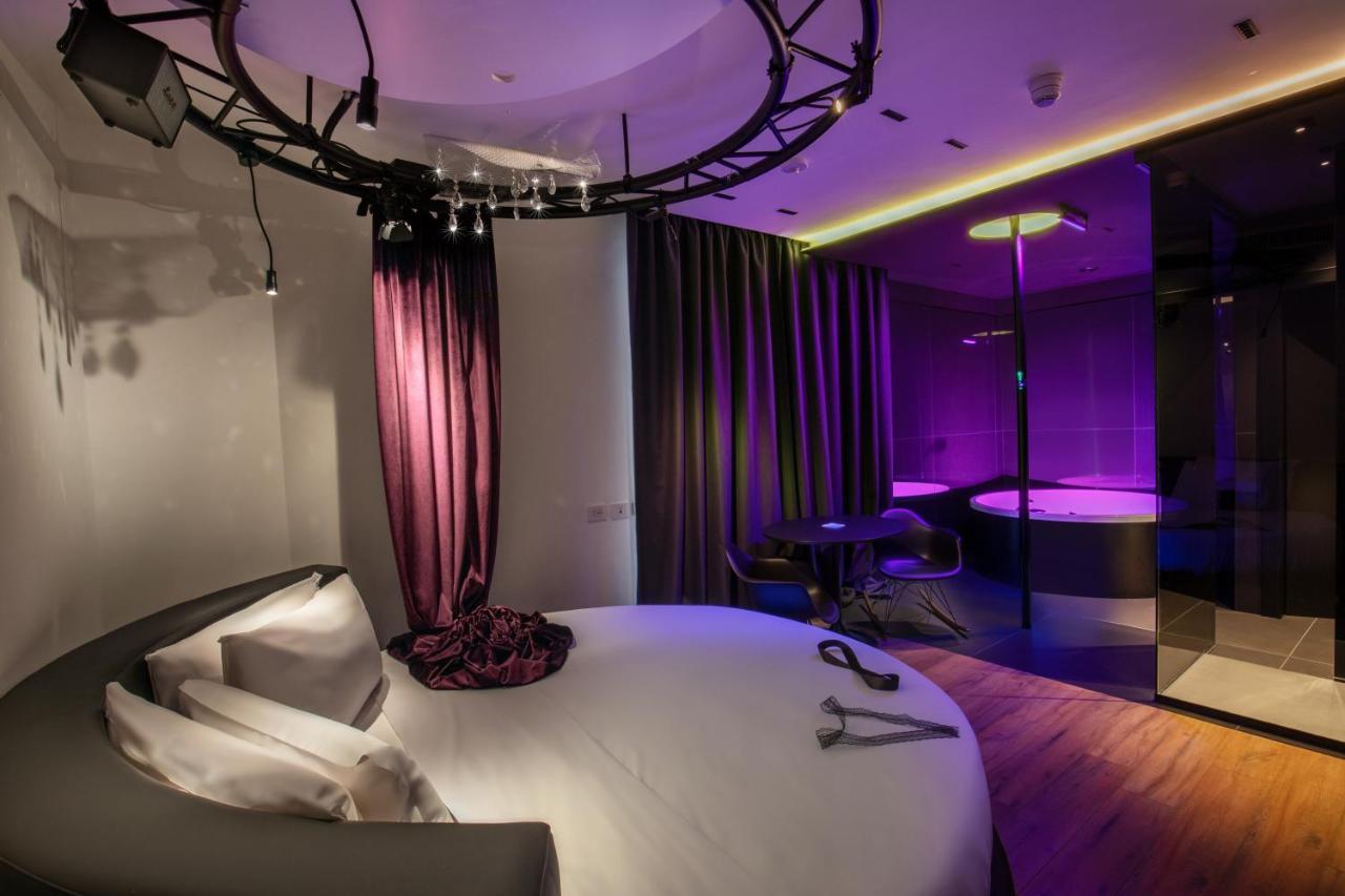 Suitesistina For Brave Lovers Bed & Breakfast