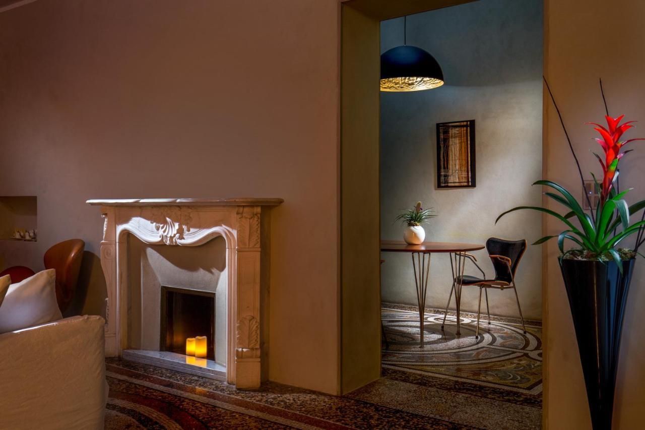 Suitesistina For Brave Lovers Bed & Breakfast 3*