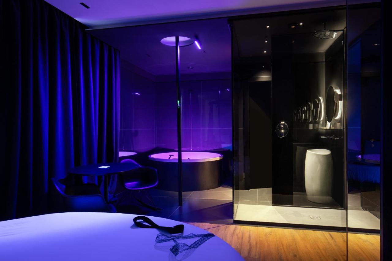 Suitesistina For Brave Lovers Bed & Breakfast