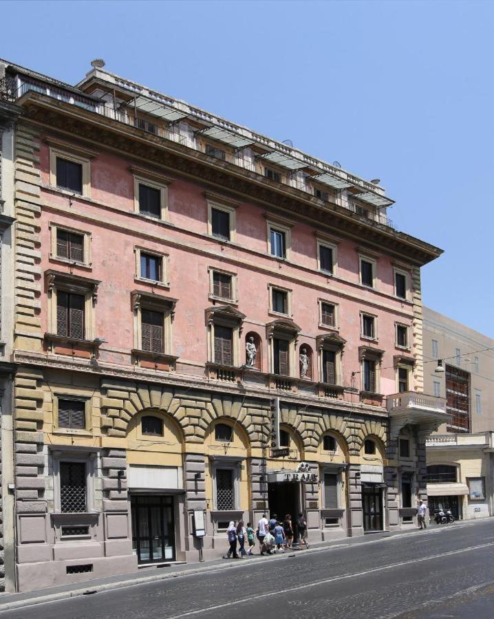 Hotell Traiano 4*