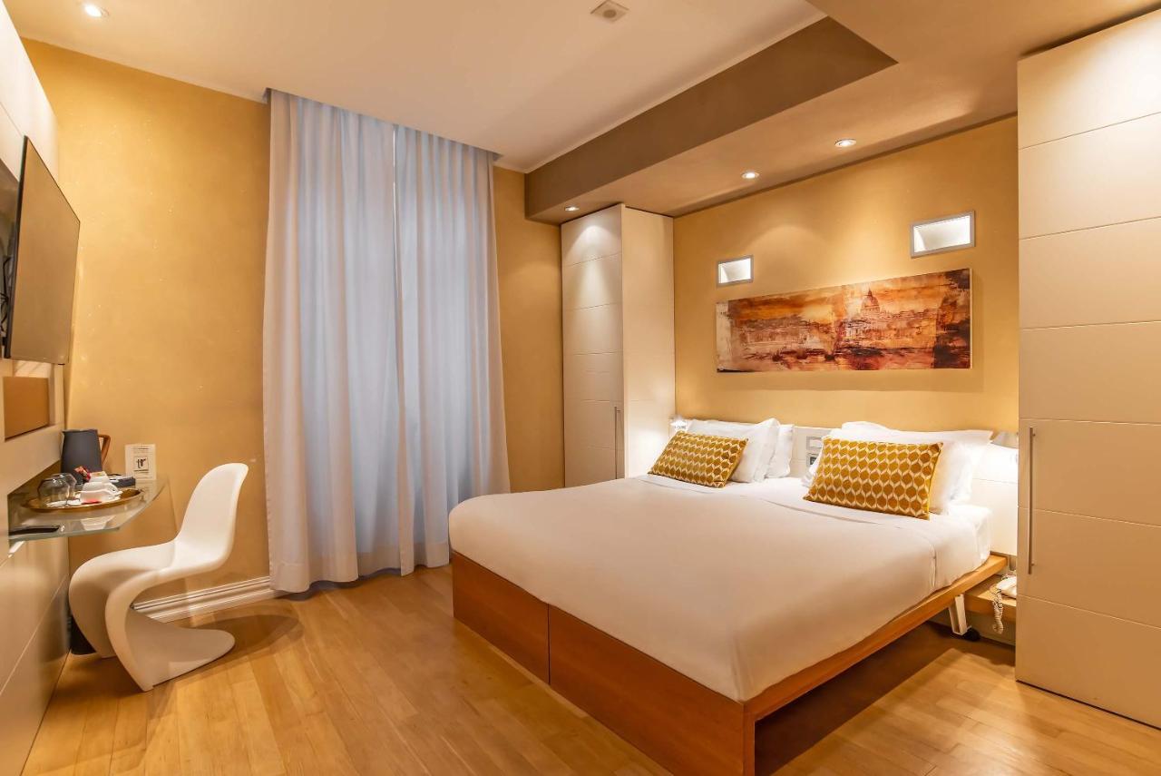 Hotel White