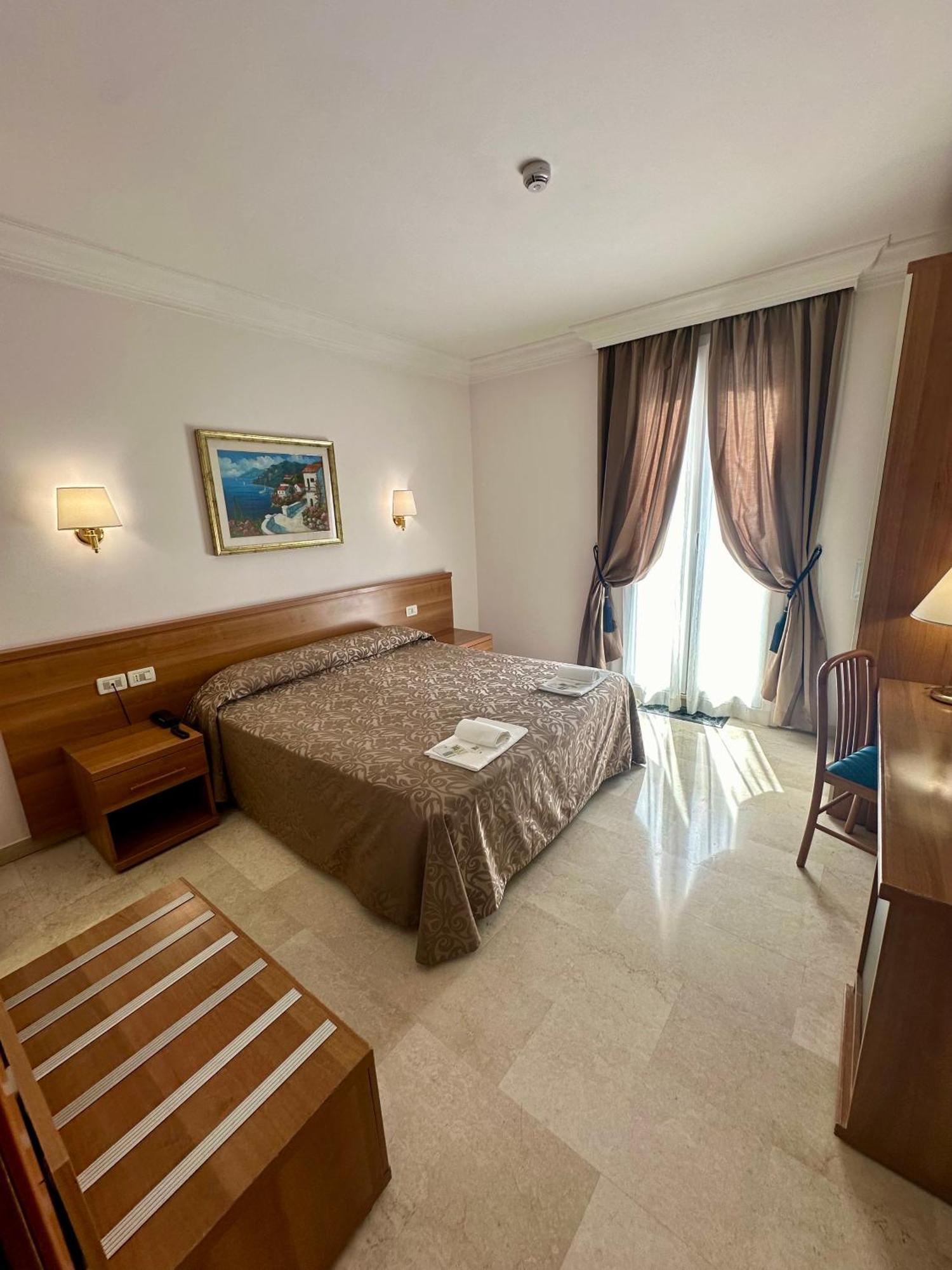 Principe Di Piemonte Hotel Rom