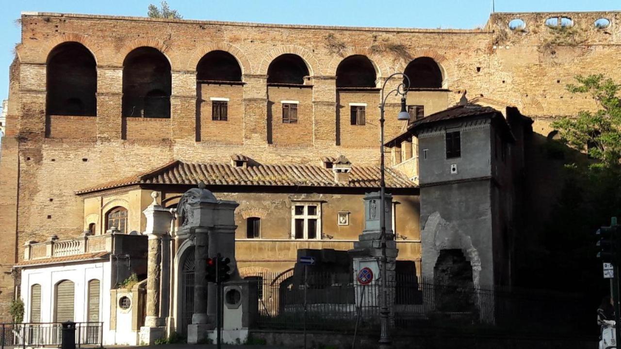 Ercoli House 2*
