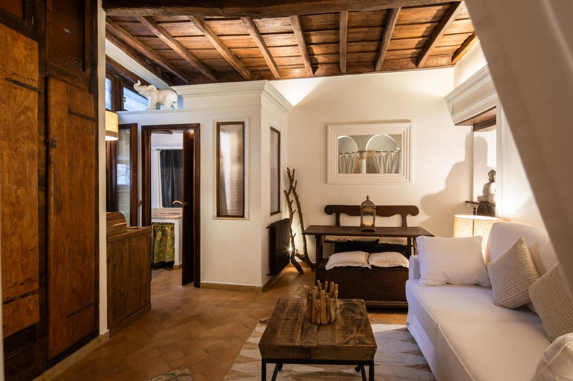 Navona Luxury Terrace Apartment - 12 Guests