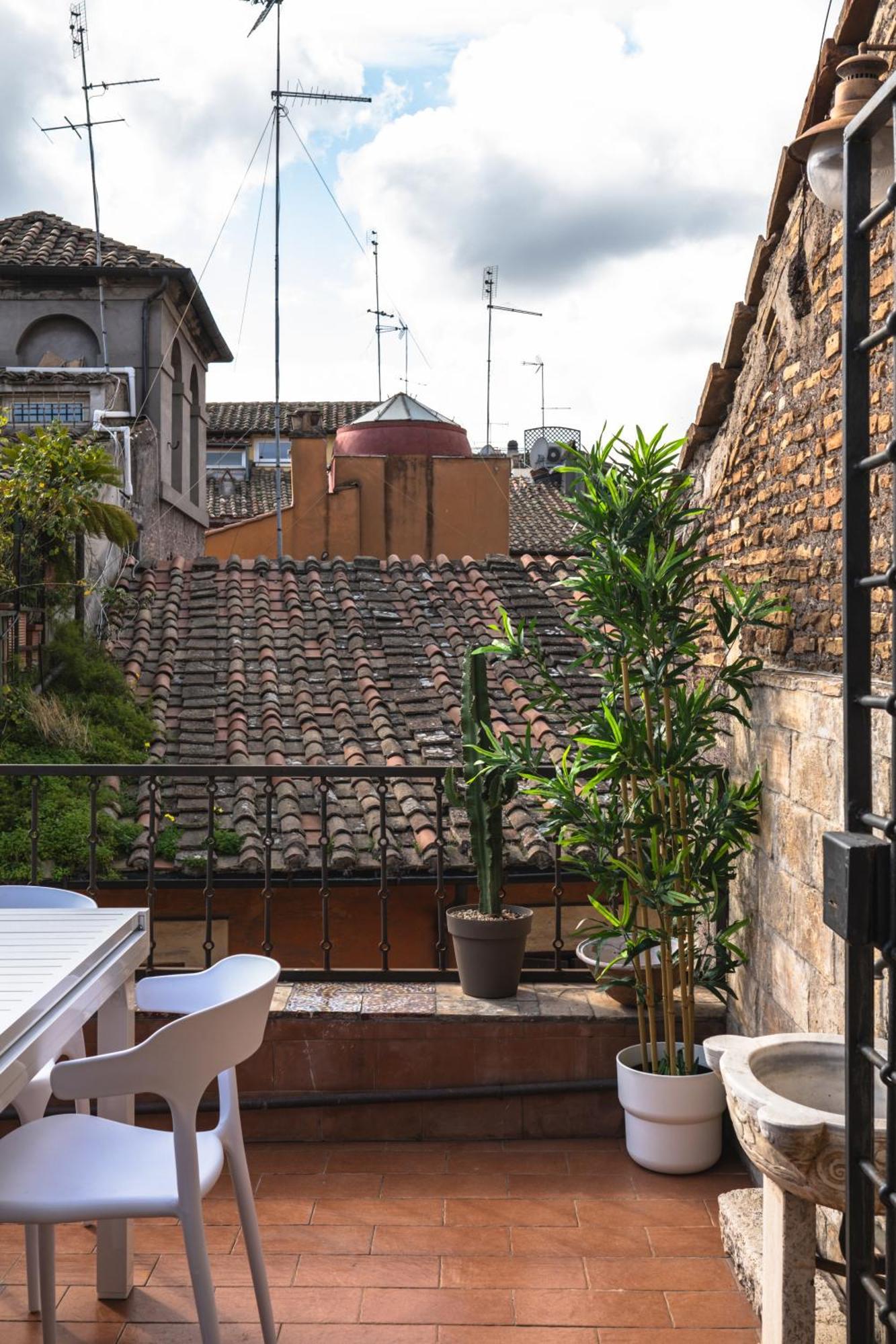Navona Luxury Terrace Apartment - 12 Guests *