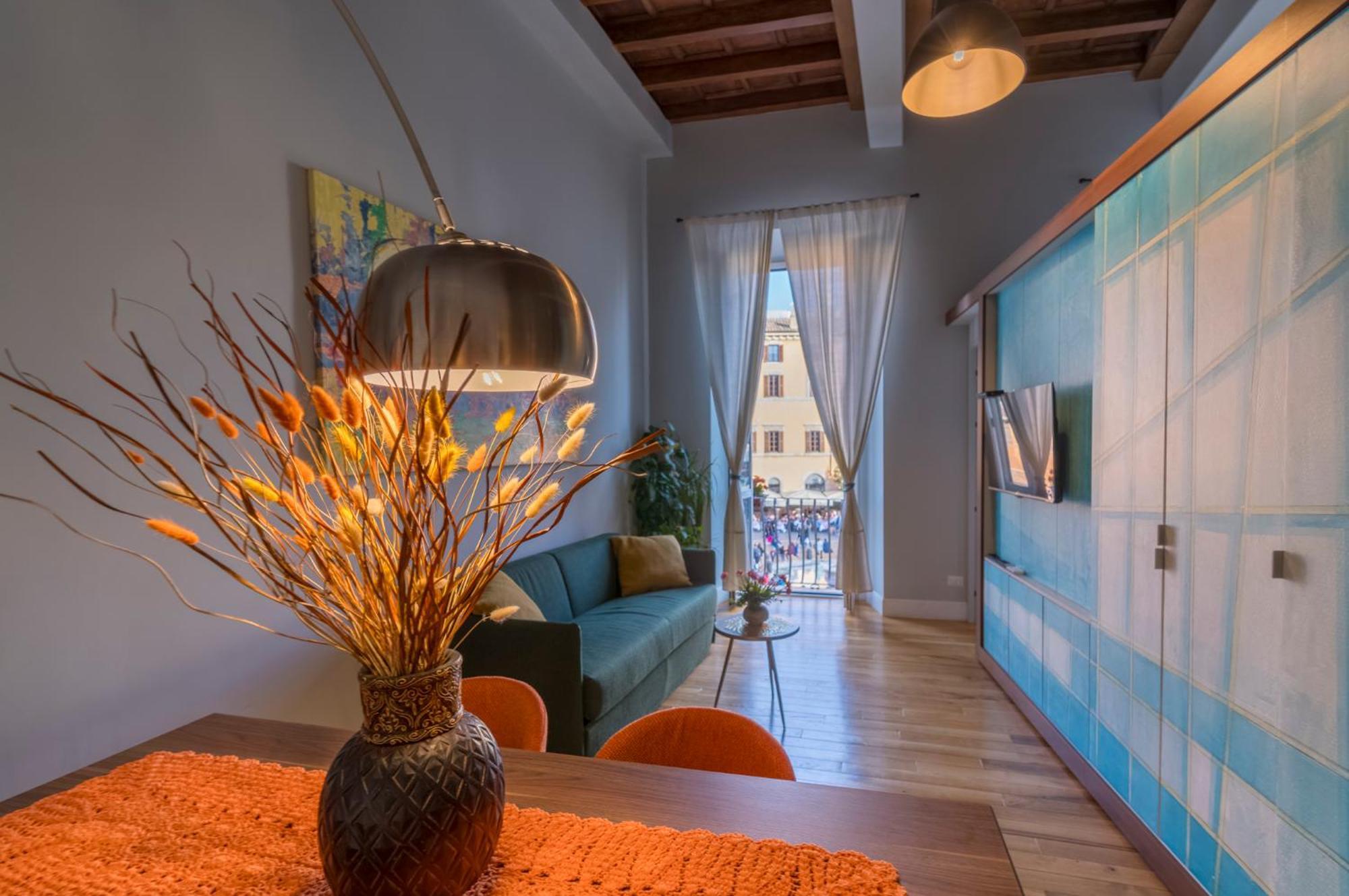 Navona Charming Balcony Apartment *
