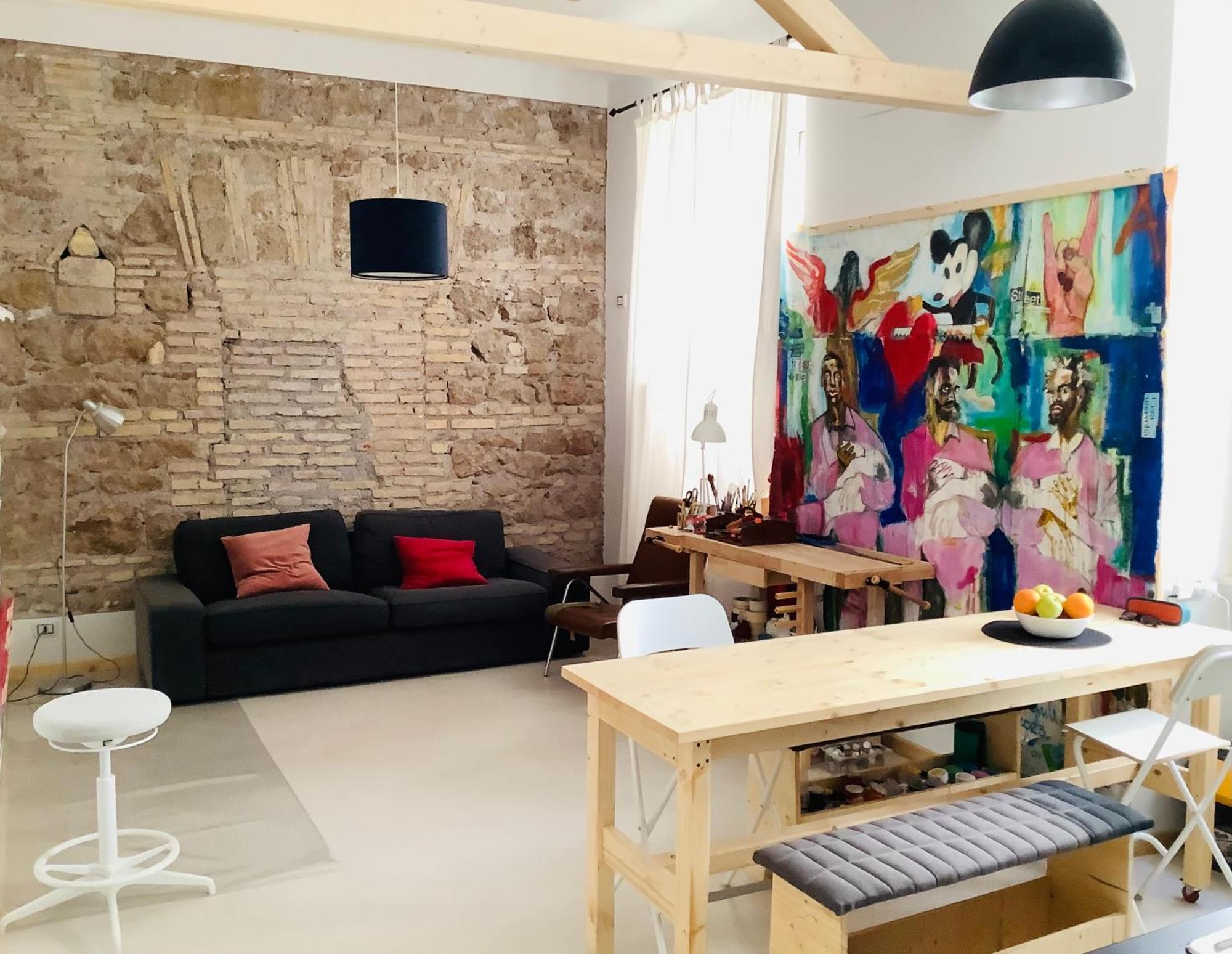Pensión Art House Center *