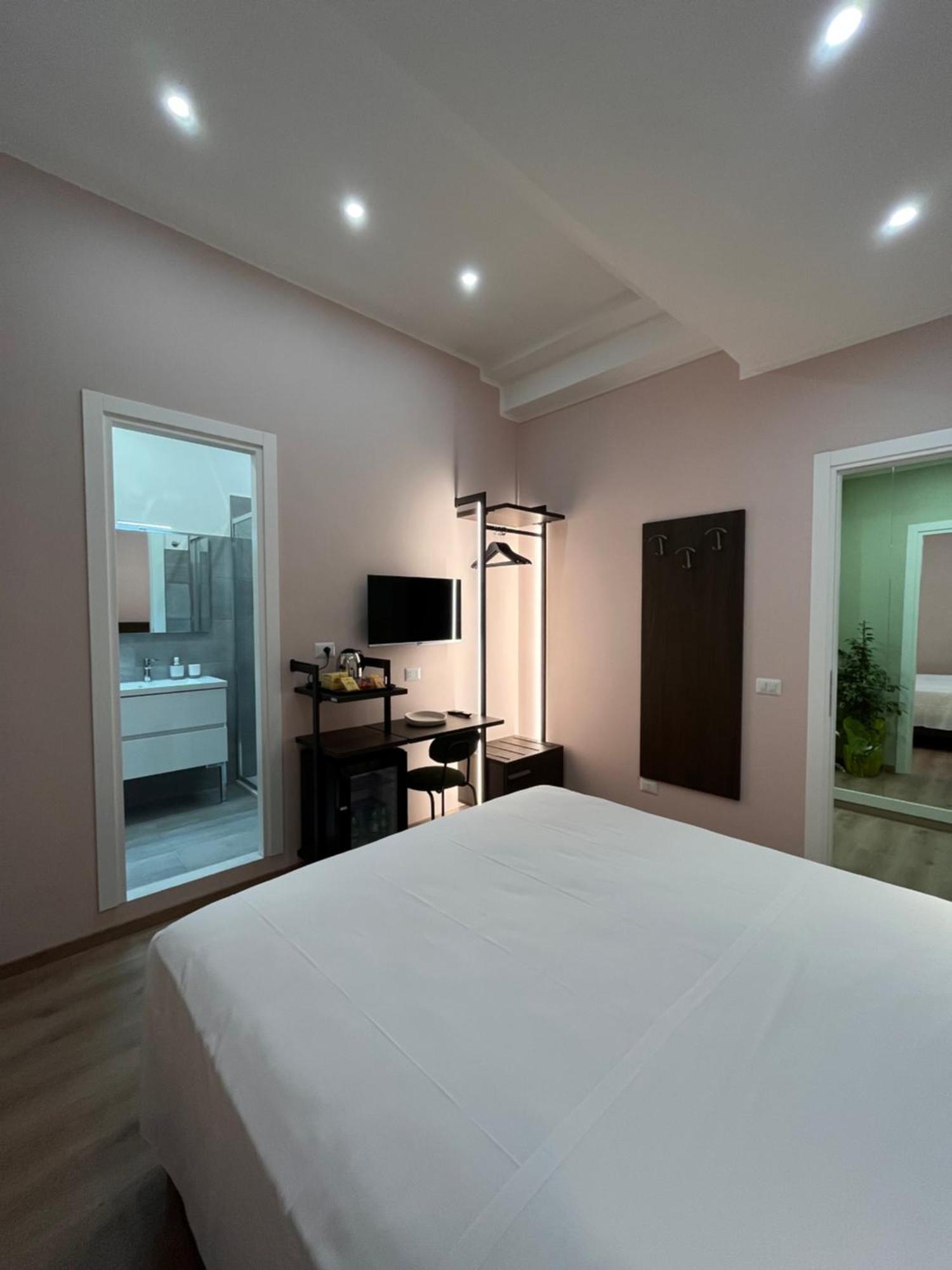 Colosseum Deluxe Guest house