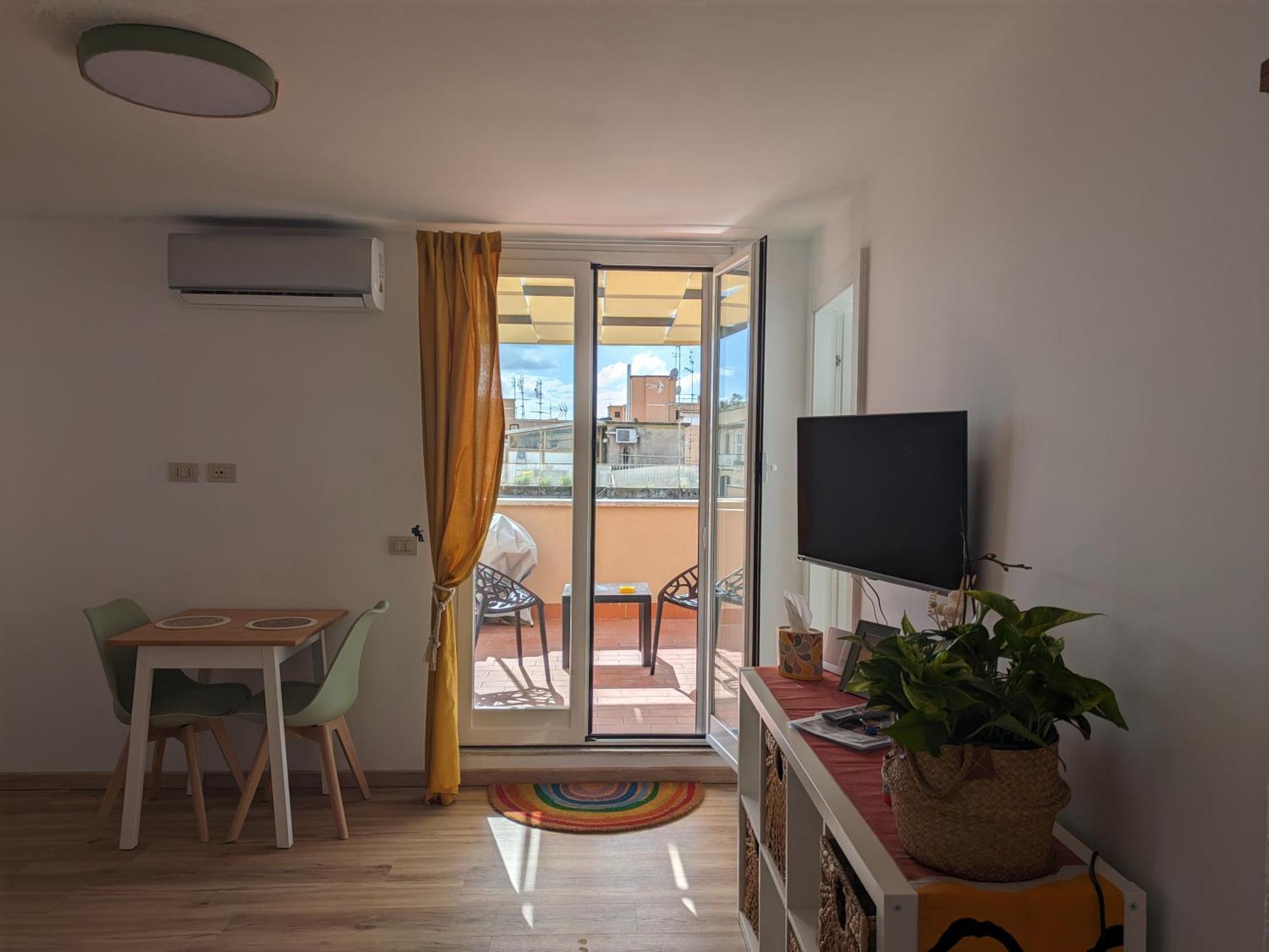 Casetta Sole, Superattico Con Terrazzo Vicino San Pietro, New *