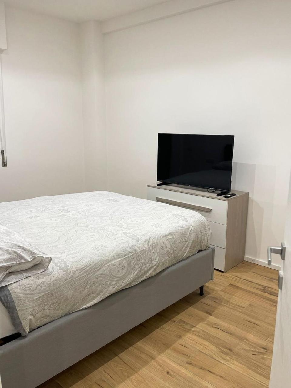 Apartment Pm 34 Viale Imperatore Guest House - 50 Mt From Metro San Paolo *