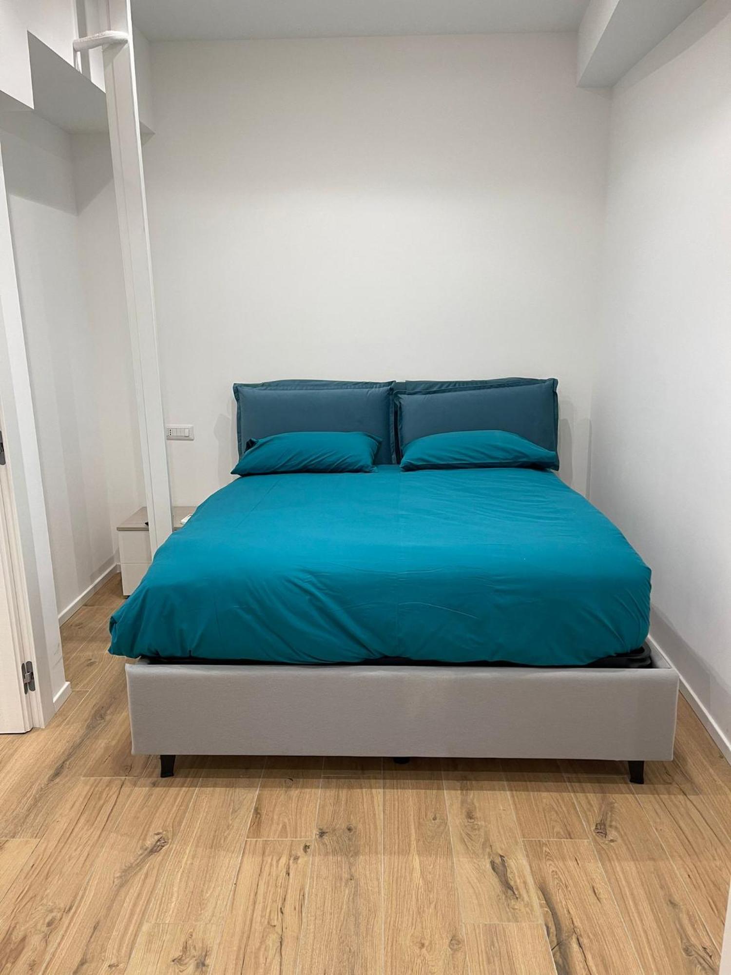 Pm 34 Viale Imperatore Guest House - 50 Mt From Metro San Paolo Apartamento