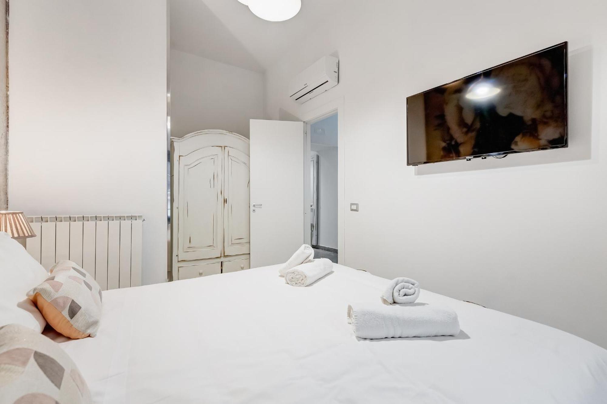 Trevi Fountain - Shabby - Romedreamhome *