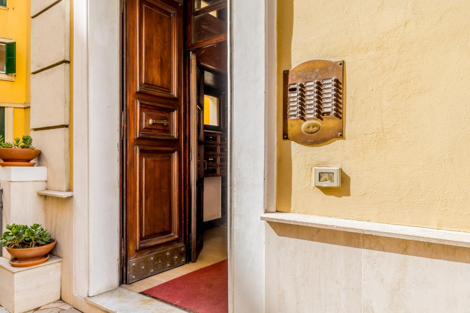 Dardanelli House * Roma
